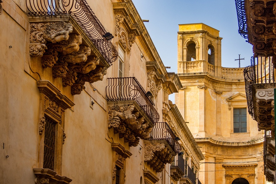 Turismo e viaggi in Sicilia: come cambia il modo di spostarsi tra mare e città